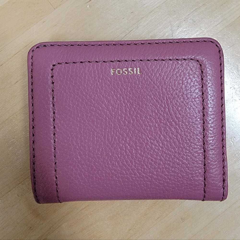 Fossil Women's Pink Leather Logan Wallet
